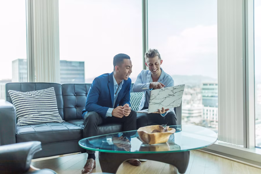 Independent consultant meeting with a client